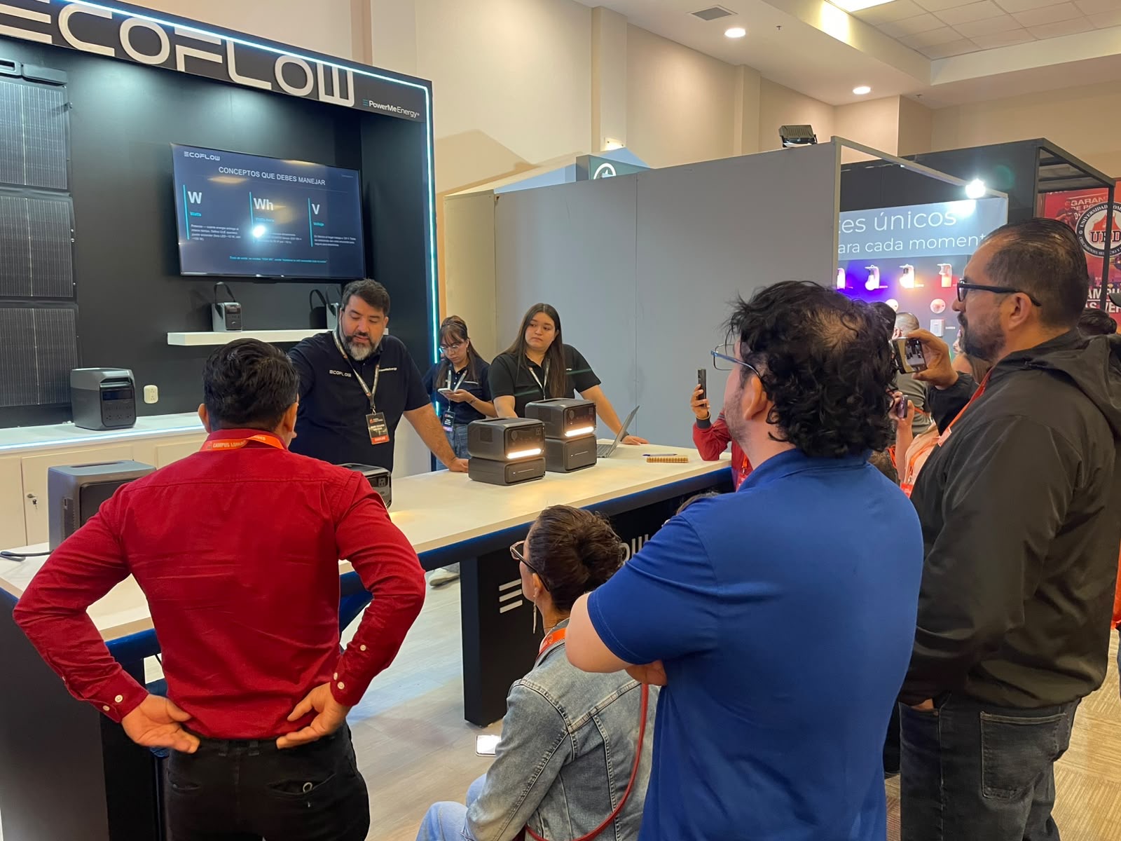 Capacitación en vivo en el stand de EcoFlow por PowerMe
